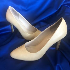 Kelly & Katie Tiana Pump